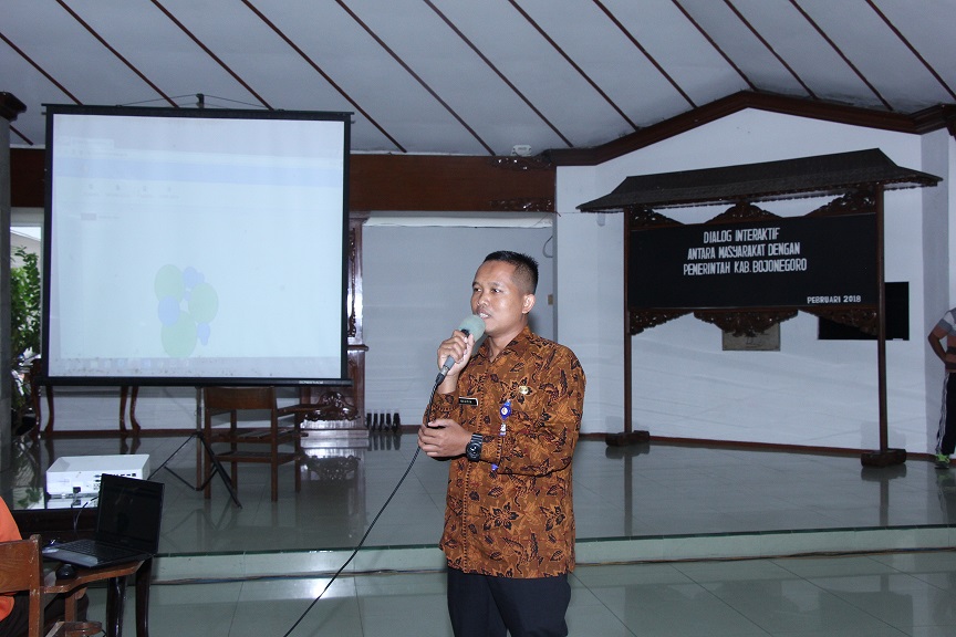 Kepala Bagian Pembangunan Memaparkan tentang Aplikasi Open Data Kontrak