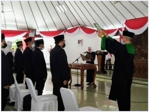 Bupati Anna Mu’awanah Melantik 43 Pejabat di Pendopo Malowopati