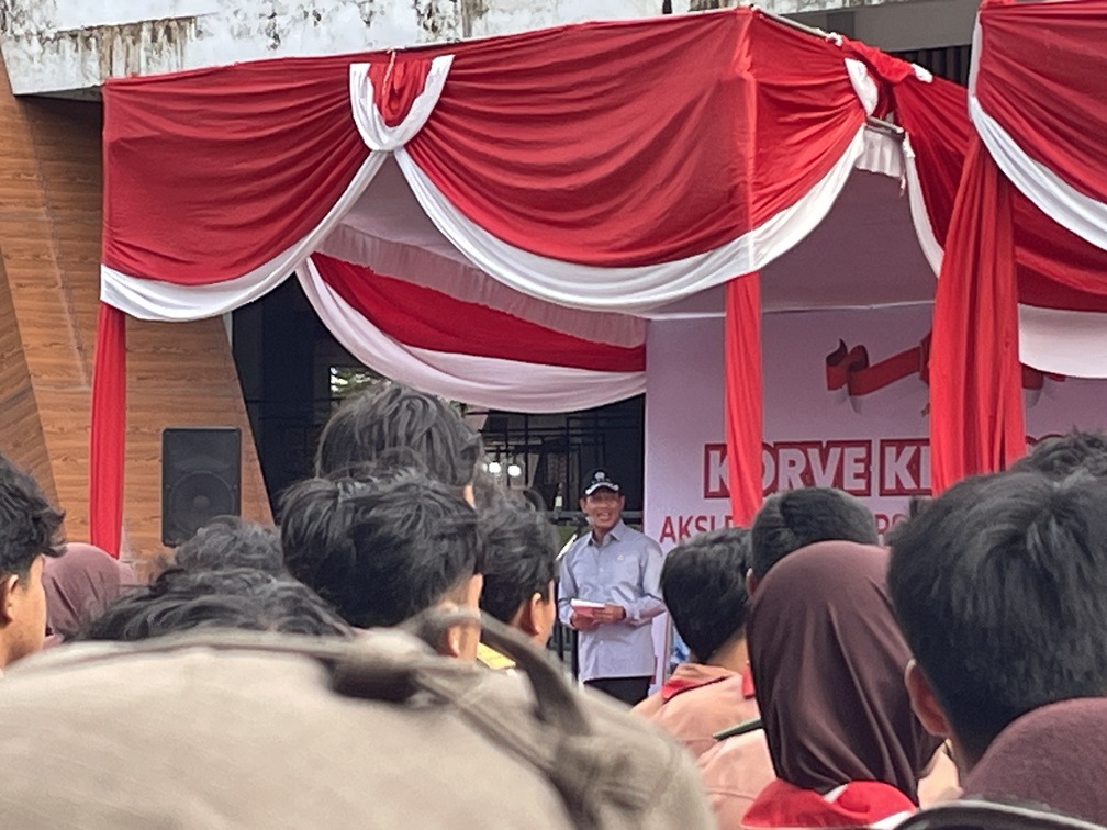Menteri Lingkungan Hidup, Hanif Faisol Pimpin Langsung Korve Kebersihan di Pasar Wisata Bojonegoro