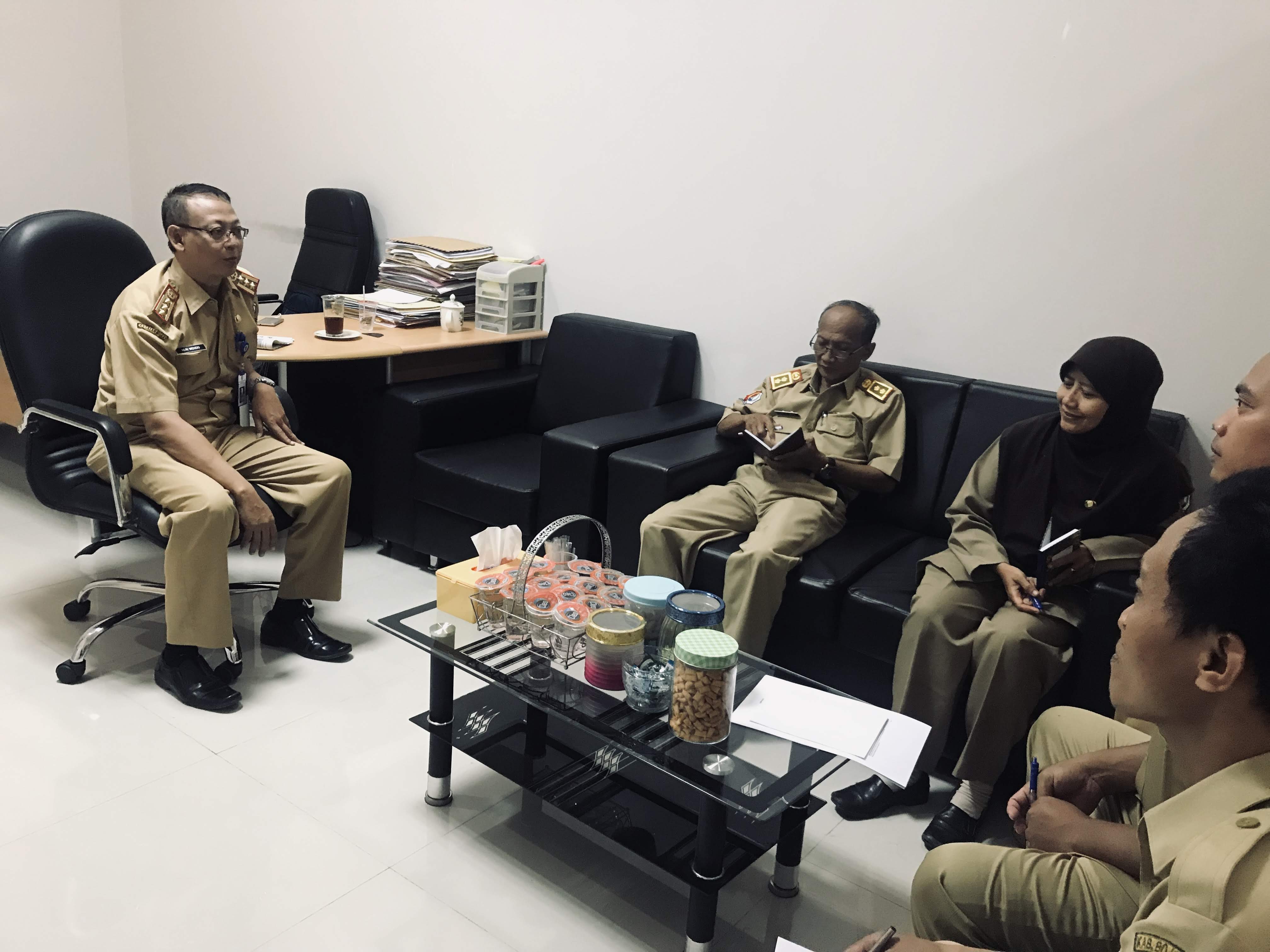 Rapat Awal Perkenalan Kabag Baru.