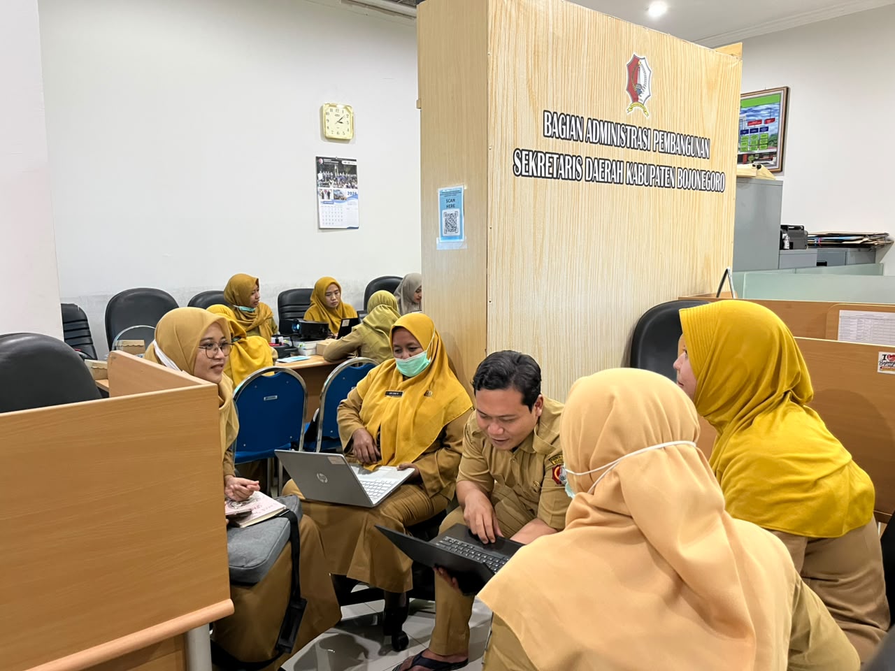 Desk Amanda Bangga